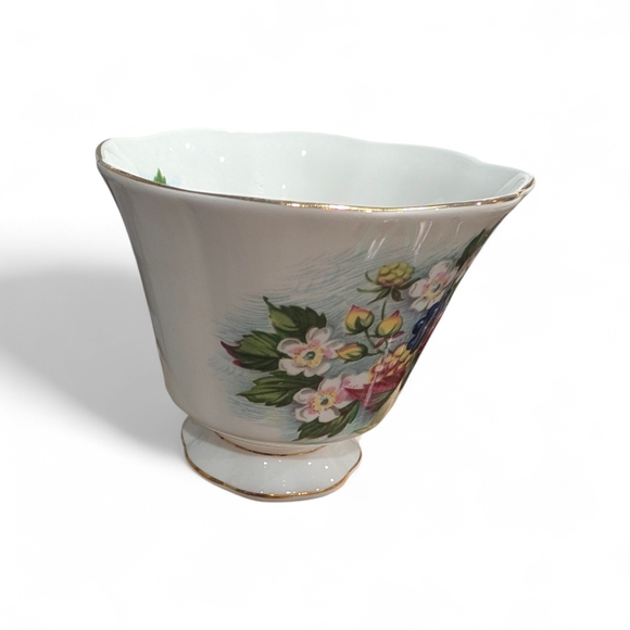 Royal Albert Cream Teacup with Floral and Berry Design - Picture 2 of 7